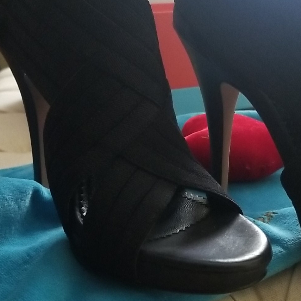 Shoes - Picture 7 of 9